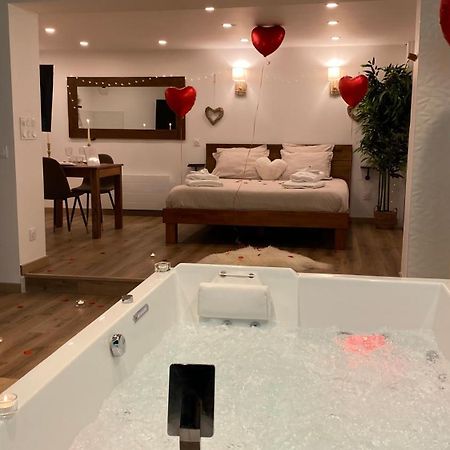 Love Room Unique - Sauna / Jacuzzi Charleville-Mezieres Luaran gambar