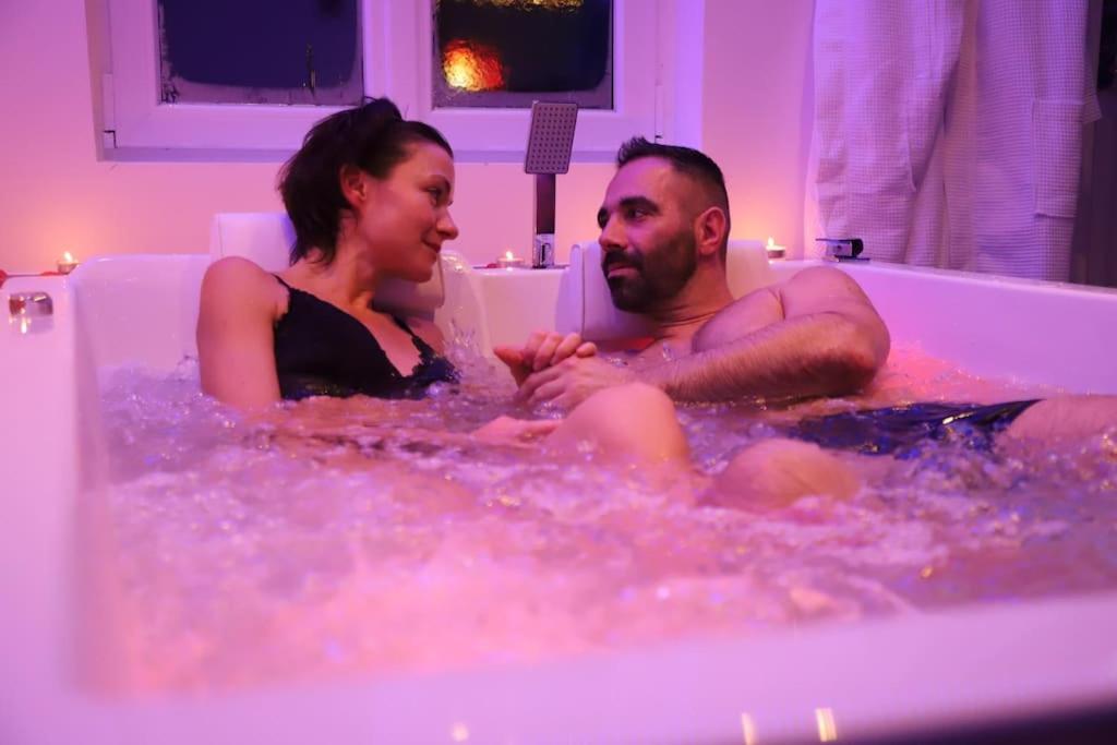 Love Room Unique - Sauna / Jacuzzi Charleville-Mezieres Luaran gambar