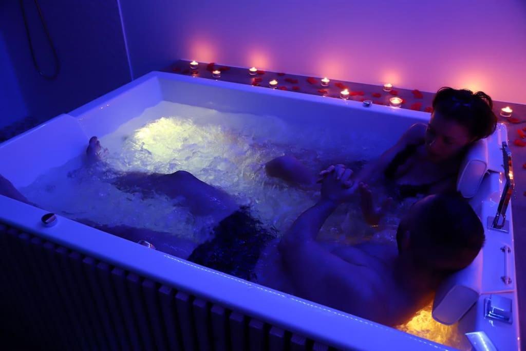 Love Room Unique - Sauna / Jacuzzi Charleville-Mezieres Luaran gambar