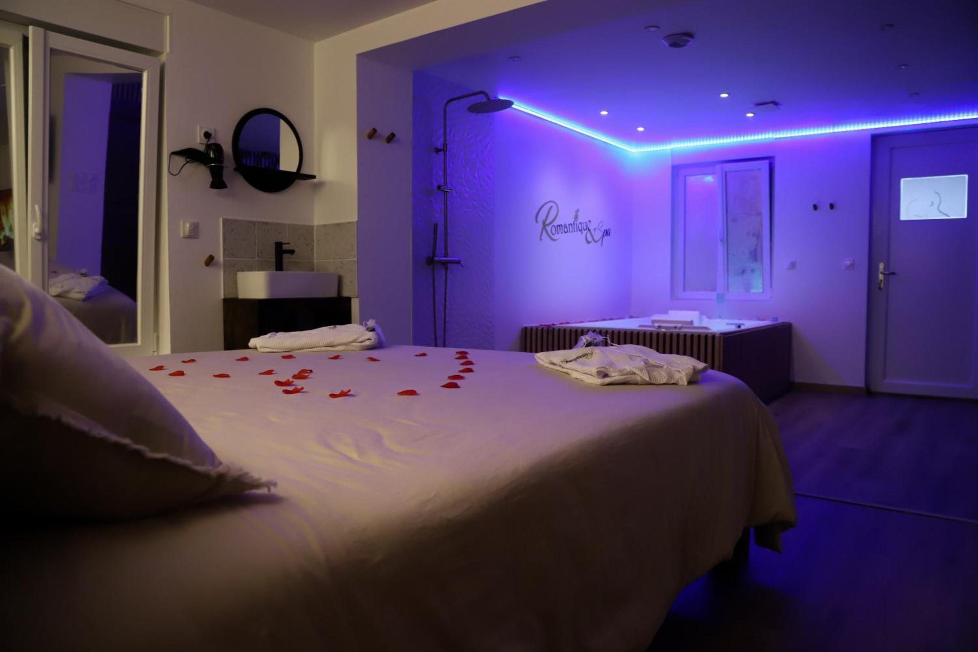 Love Room Unique - Sauna / Jacuzzi Charleville-Mezieres Luaran gambar